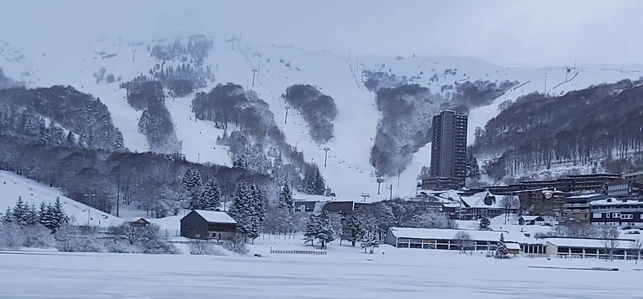 Authentique Chalet Vue Sur Le Lac Et Les Pistes Besse-et-Saint-Anastaise